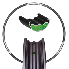 Zapletené přední kolo Spank Spike 369