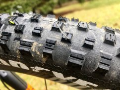 Plášť GOODYEAR Escape Ultimate Tubeless Complete 27,5x2,35