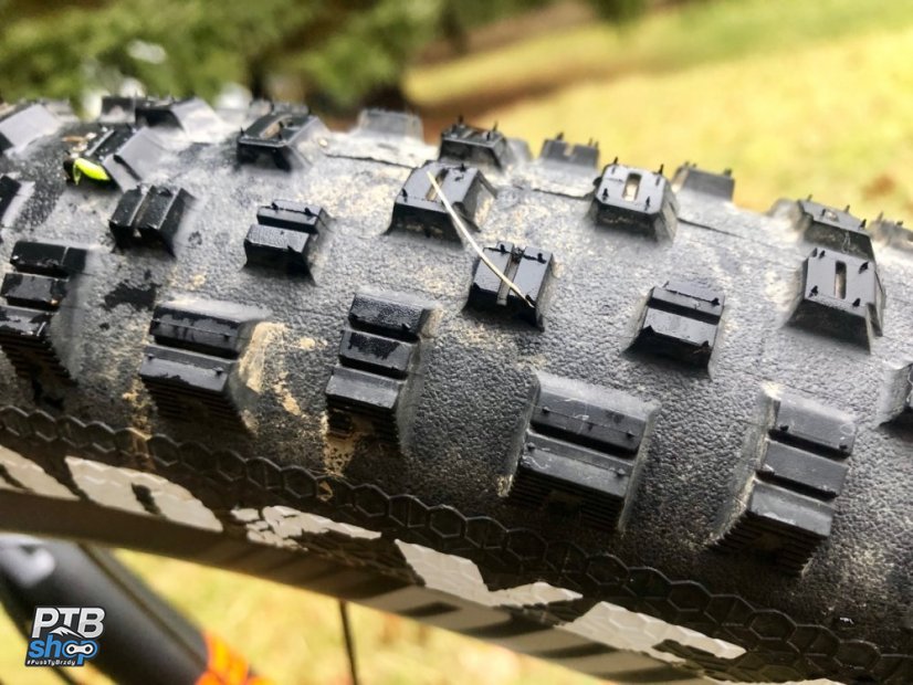 Plášť GOODYEAR Escape Ultimate Tubeless Complete 27,5x2,35